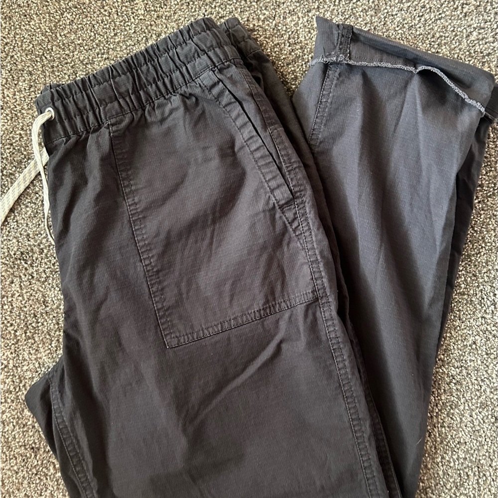 Vuori Women's Charcoal Cargo Pants